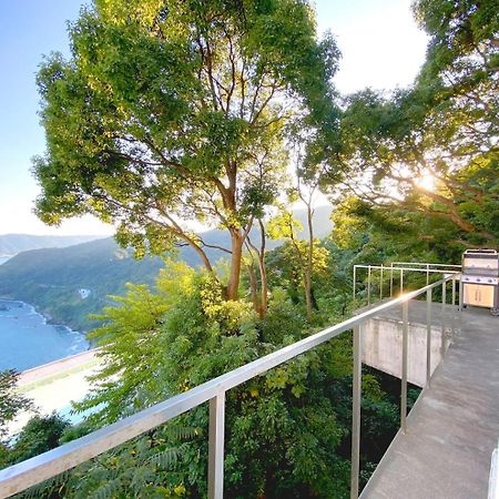Villa White House Atami à Atami  Extérieur photo
